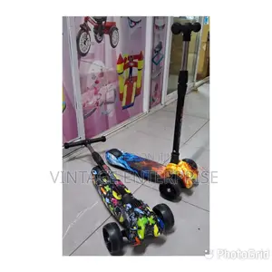 Scooter With Lights and Melodies and Foldable Handle