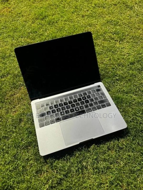 Laptop Apple MacBook Pro 2018 16GB Intel Core I7 SSD 512GB
