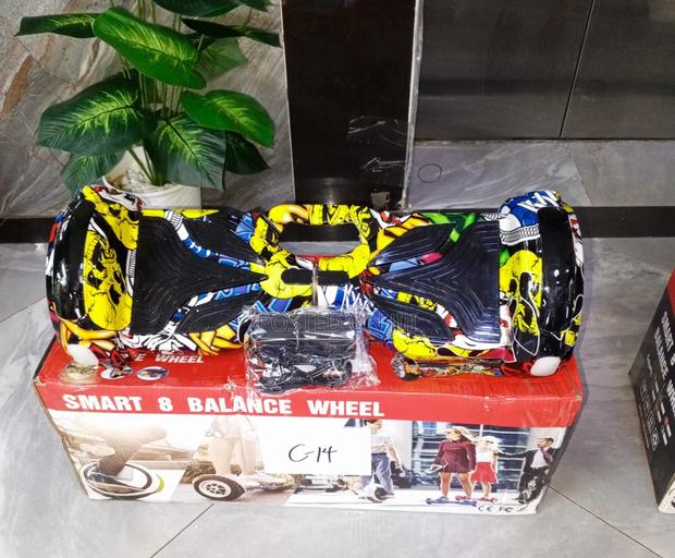 High-Performance 8-Inch Hoverboard – Durable Tires Bluetoo - main view