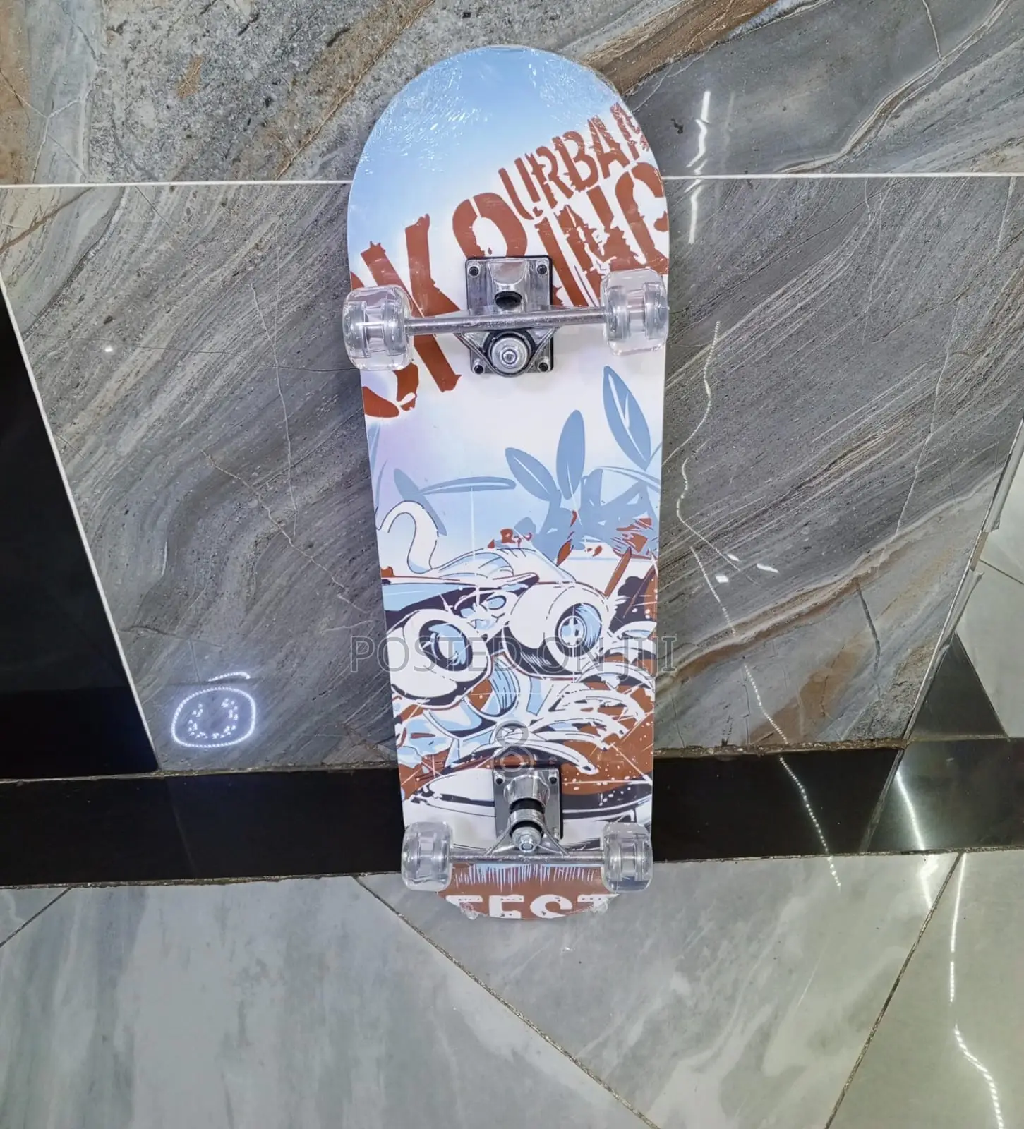 Premium Adult Skateboard – Perfect for Commuting and Freesty