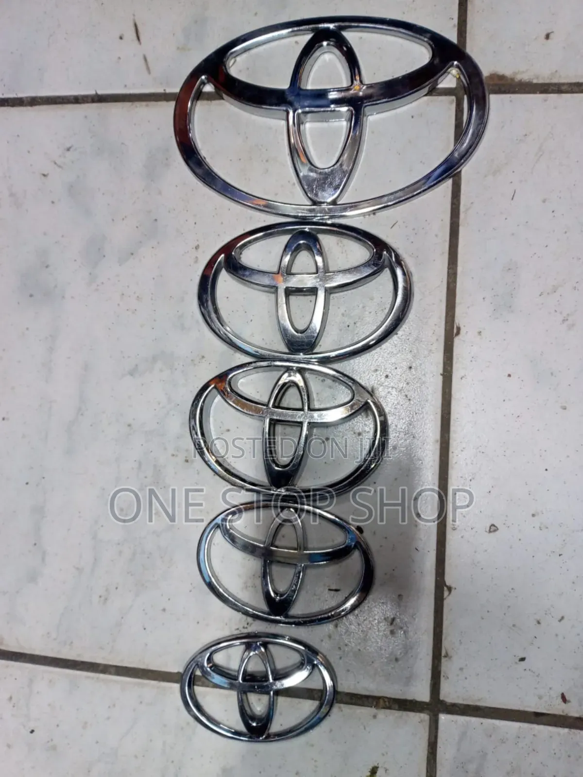 Different Sizes Toyota Bonnet Round Logo