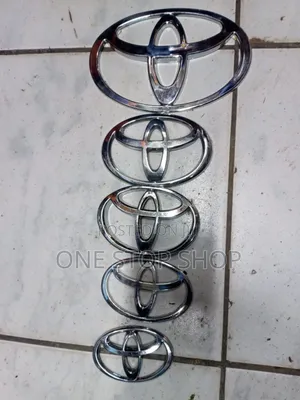 Different Sizes Toyota Bonnet Round Logo