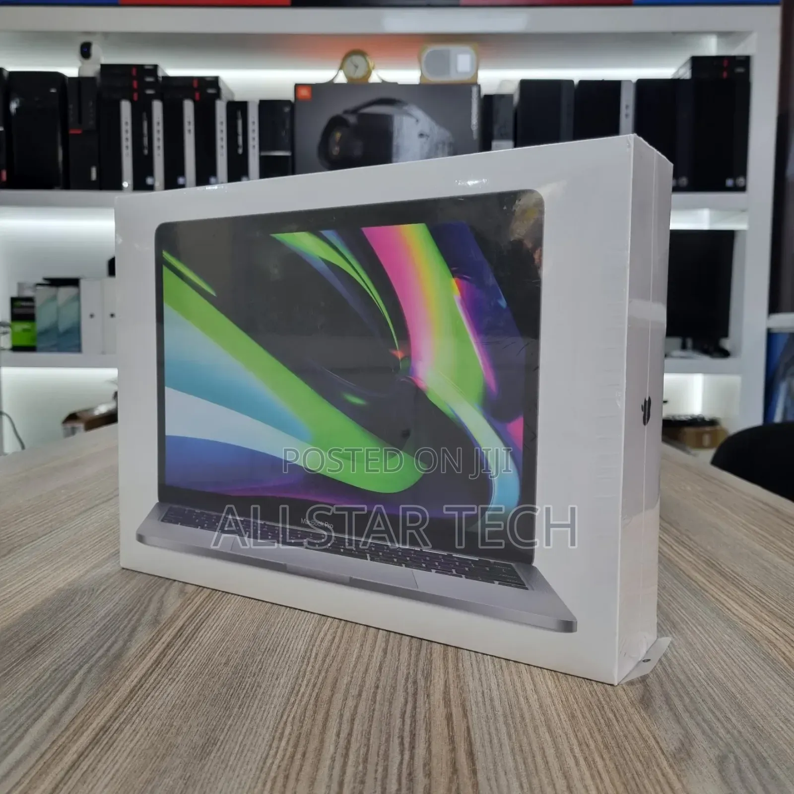 New Laptop Apple MacBook Pro 2022 M2 8GB Apple M2 SSD 256GB