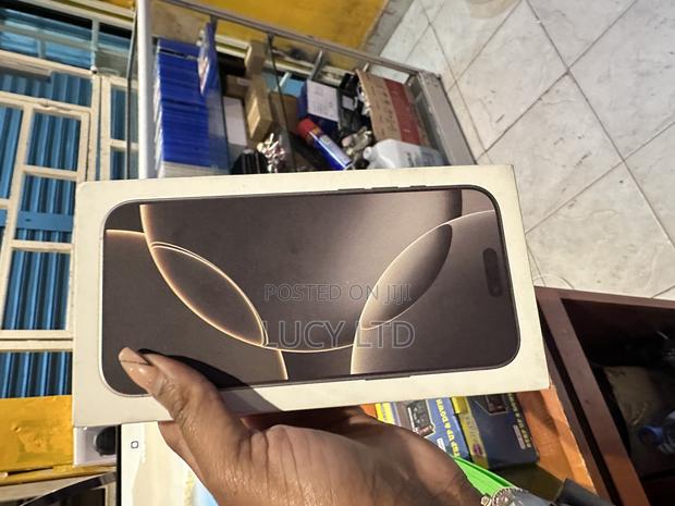 New Apple iPhone 16 Pro Max 256 GB Gold - thumbnail 3