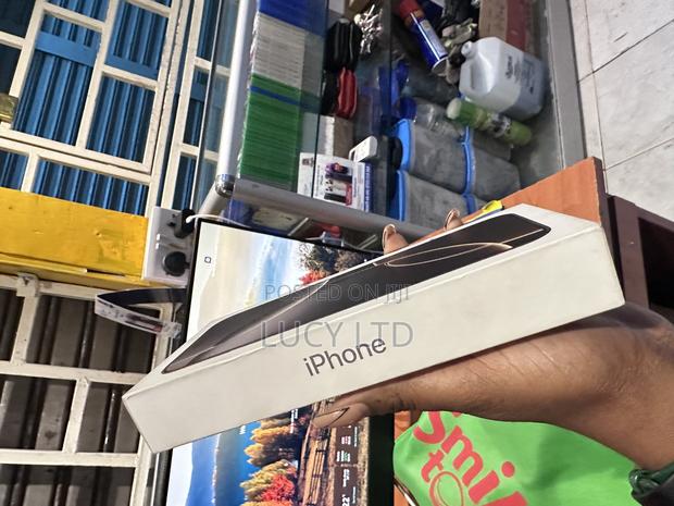 New Apple iPhone 16 Pro Max 256 GB Gold - thumbnail 4