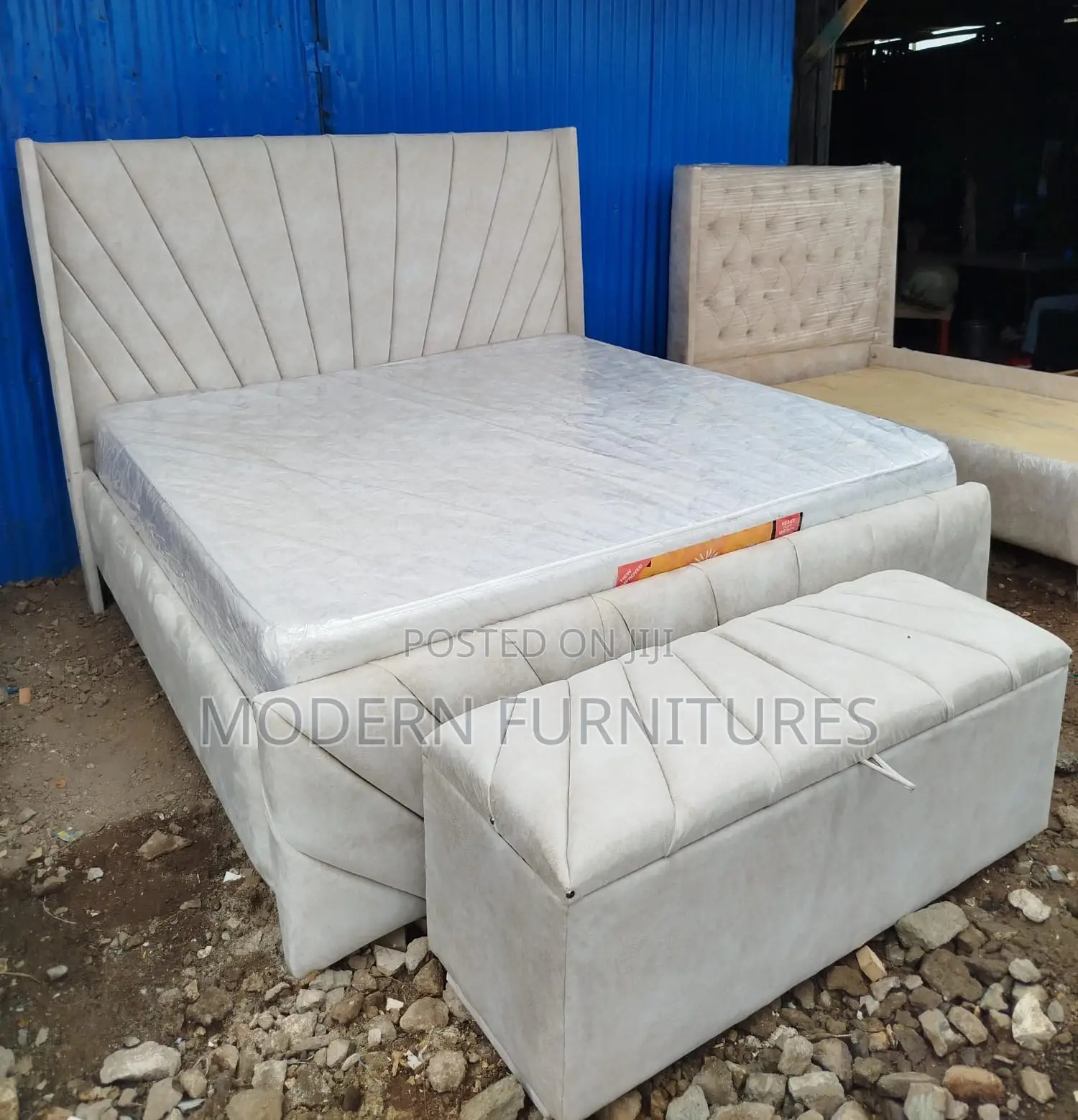 Luxury 6by6 Bed With Ottoman