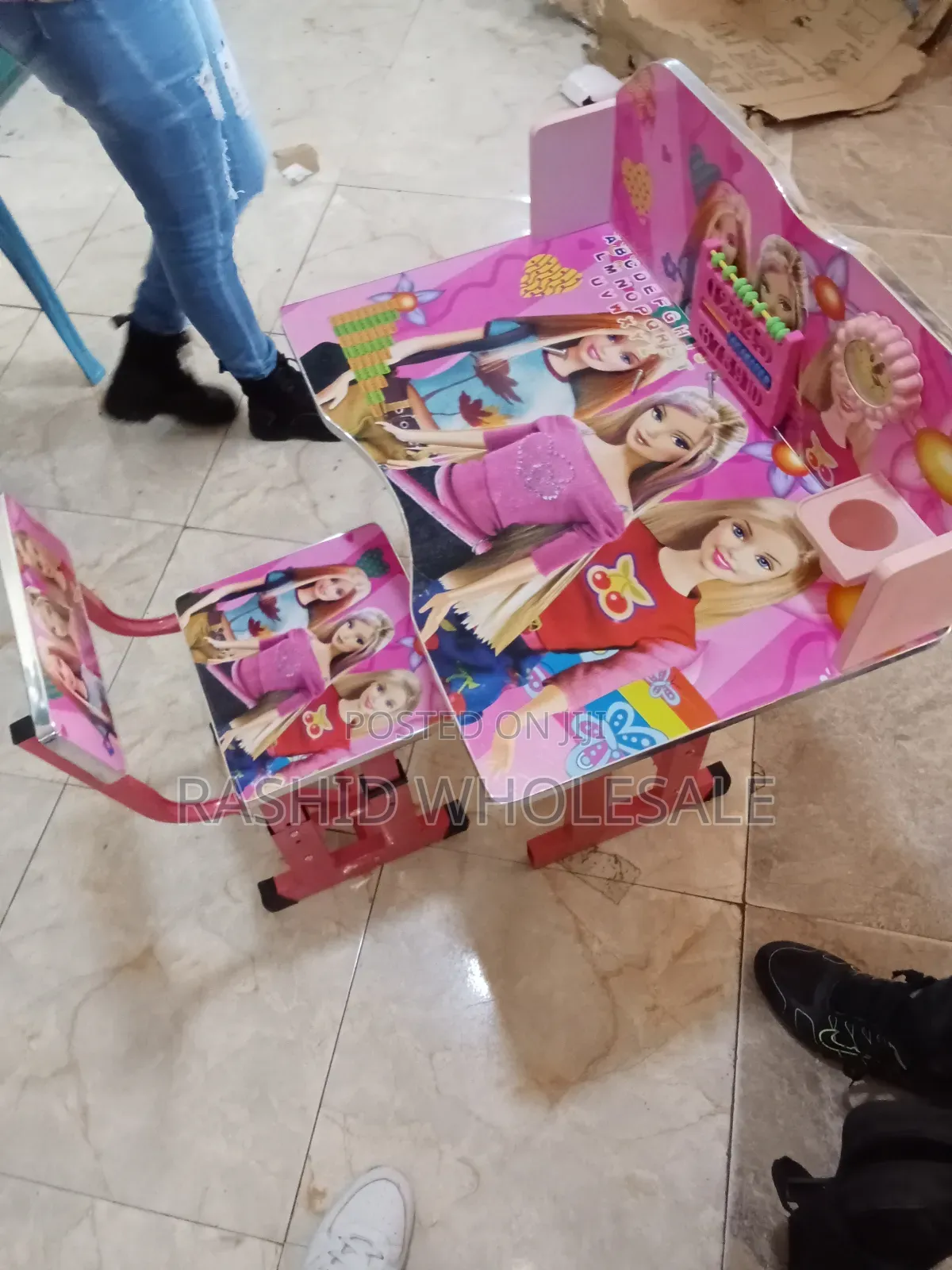 Kids Table Pink.