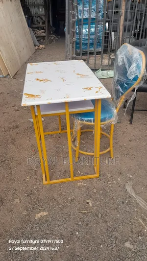 Manicure Table and 1 Love Seat