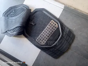 Universal 5-Piece Car Mats Set – Black Rubber, All-Weather