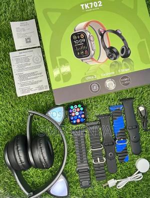 TK702 Smart Watch and Headphones Combo With 5 Straps - main view