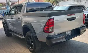 Toyota Hilux 2019 Silver
