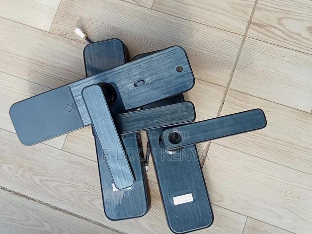 Top Security Door Locks- Fingerprint Password Recognition - main view