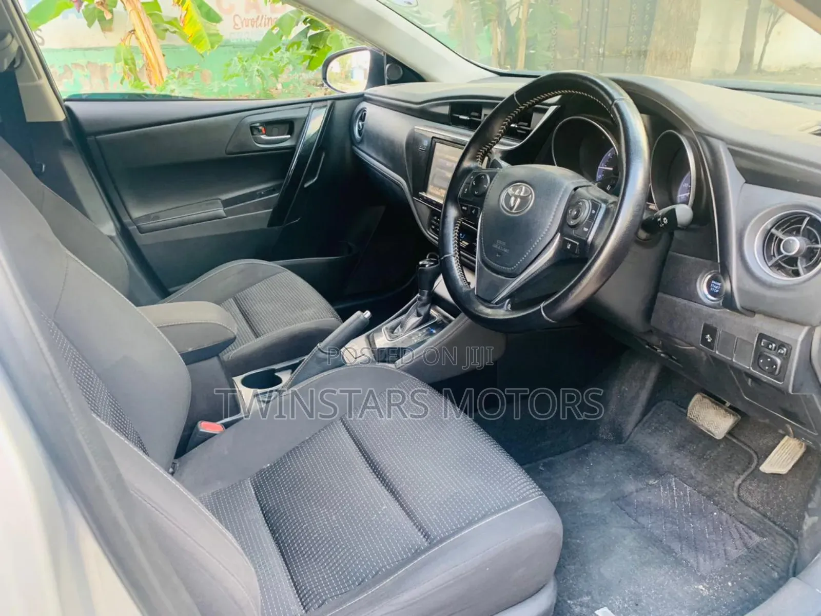 Toyota Auris 2015 Gray