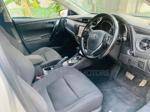 Toyota Auris 2015 Gray