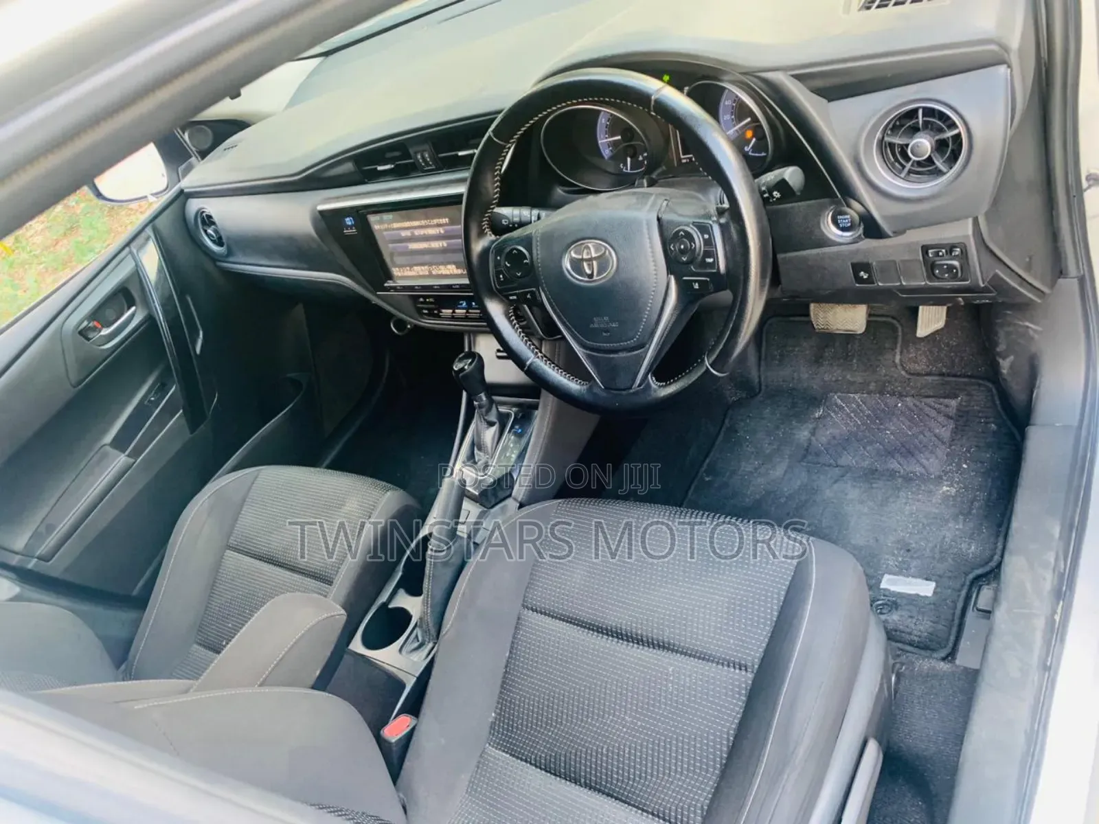 Toyota Auris 2015 Gray