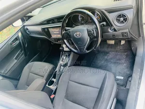 Toyota Auris 2015 Gray