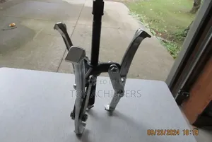 3 Jaw Gear Puller 8"