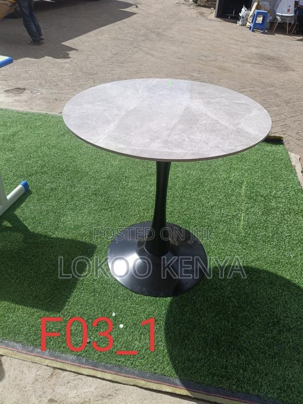 Dining Table: Round Eames White Table