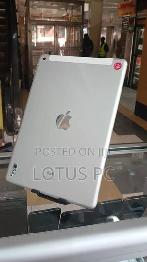 Apple iPad 10.2 (2019) 128 GB Silver - main view