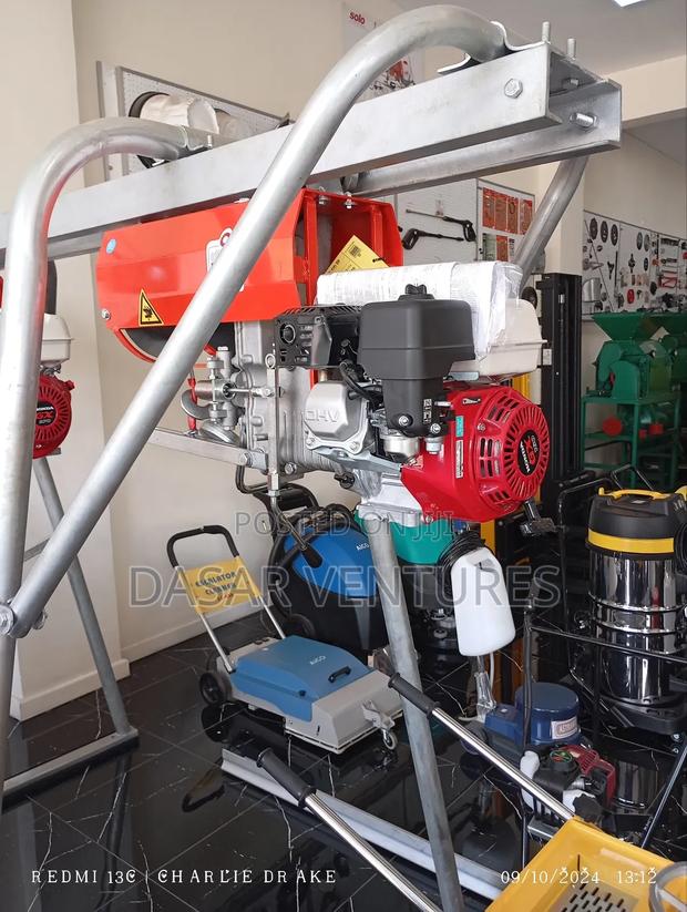 Concrete Hoist Iori 500kg With Honda Engine Gx 160 Complete - main view