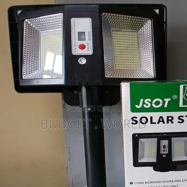 Double Sided Solar Street Light With Darkness Senso 300 Watt