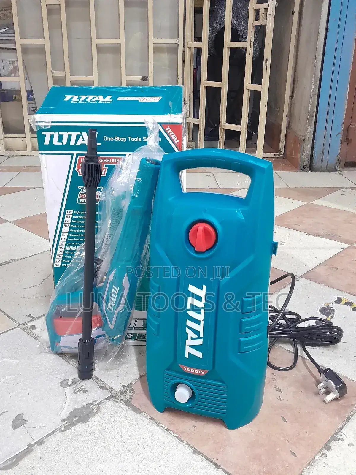 Powerful 1600w Pressure Washer Machine.