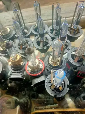 Headlight/Headlamp Xenon Bulb for Toyota, Nissan, Mazda,