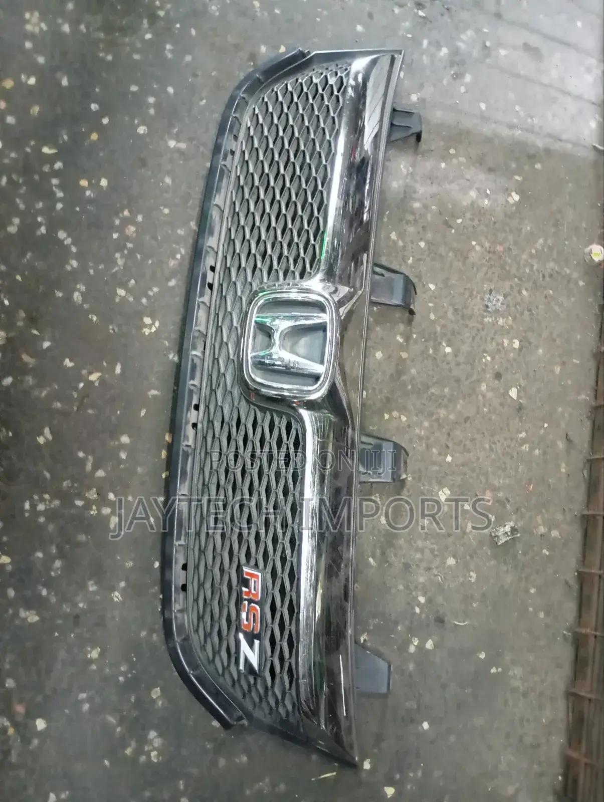 Honda Stream Grill 2012