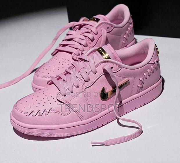 Air Jordan Low *Pink* Restocked. - thumbnail 3