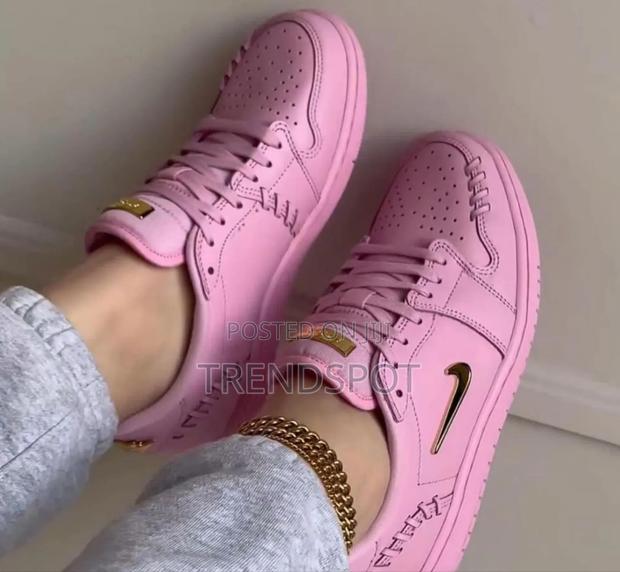 Air Jordan Low *Pink* Restocked. - thumbnail 4