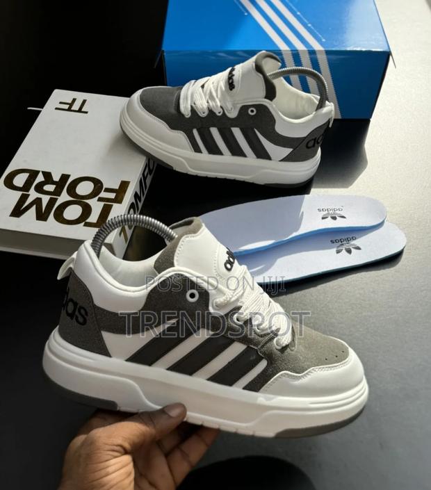 Addidas Sneakers
40___________44
Price 3500