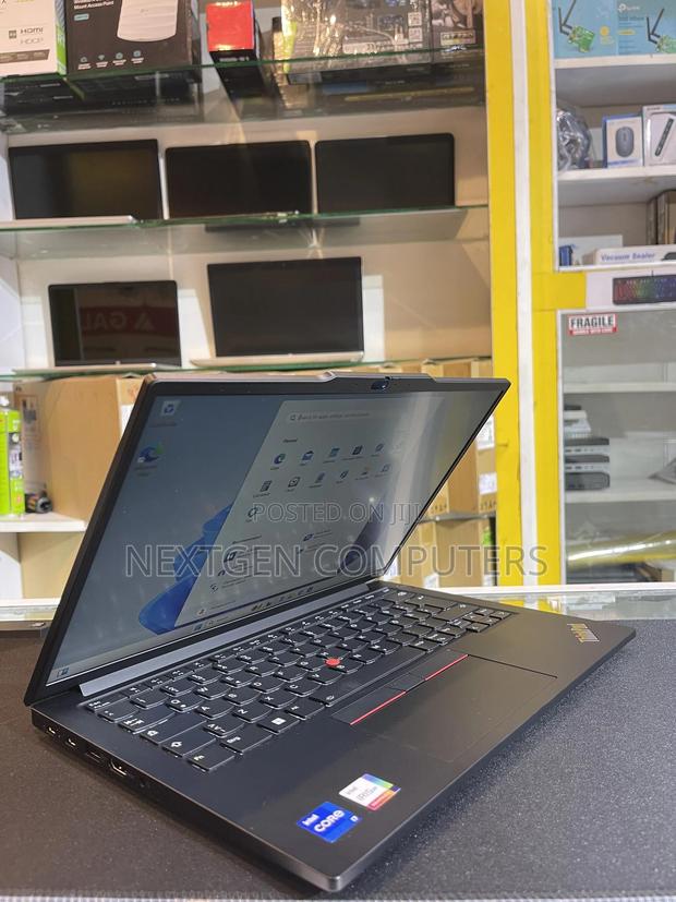 New Laptop Lenovo ThinkPad E14 G5 16GB Intel Core I7 SSD 512GB - thumbnail 4