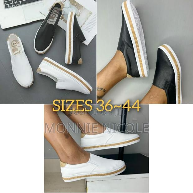 Unisex Black and White Casual Flat Rubber Shoes