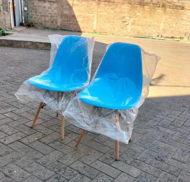 Eames Dining Chair - main view