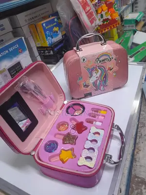 All-in-One Kids Makeup Kit – Perfect for Little Fashionistas