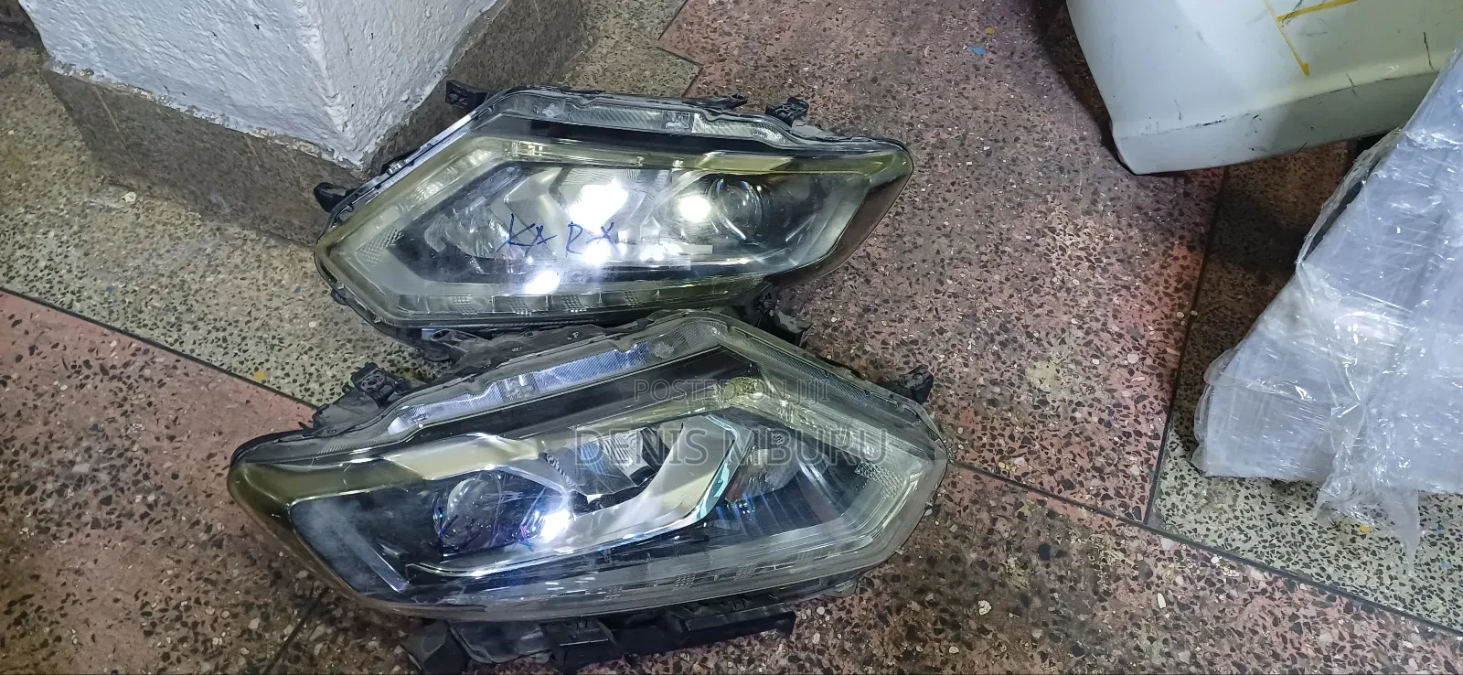 Nissan Xtrail NT32 Headlight