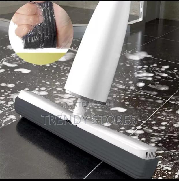 Hands-Free Squeezing Mop
