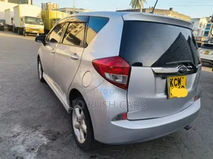 Toyota Ractis 2011 Silver