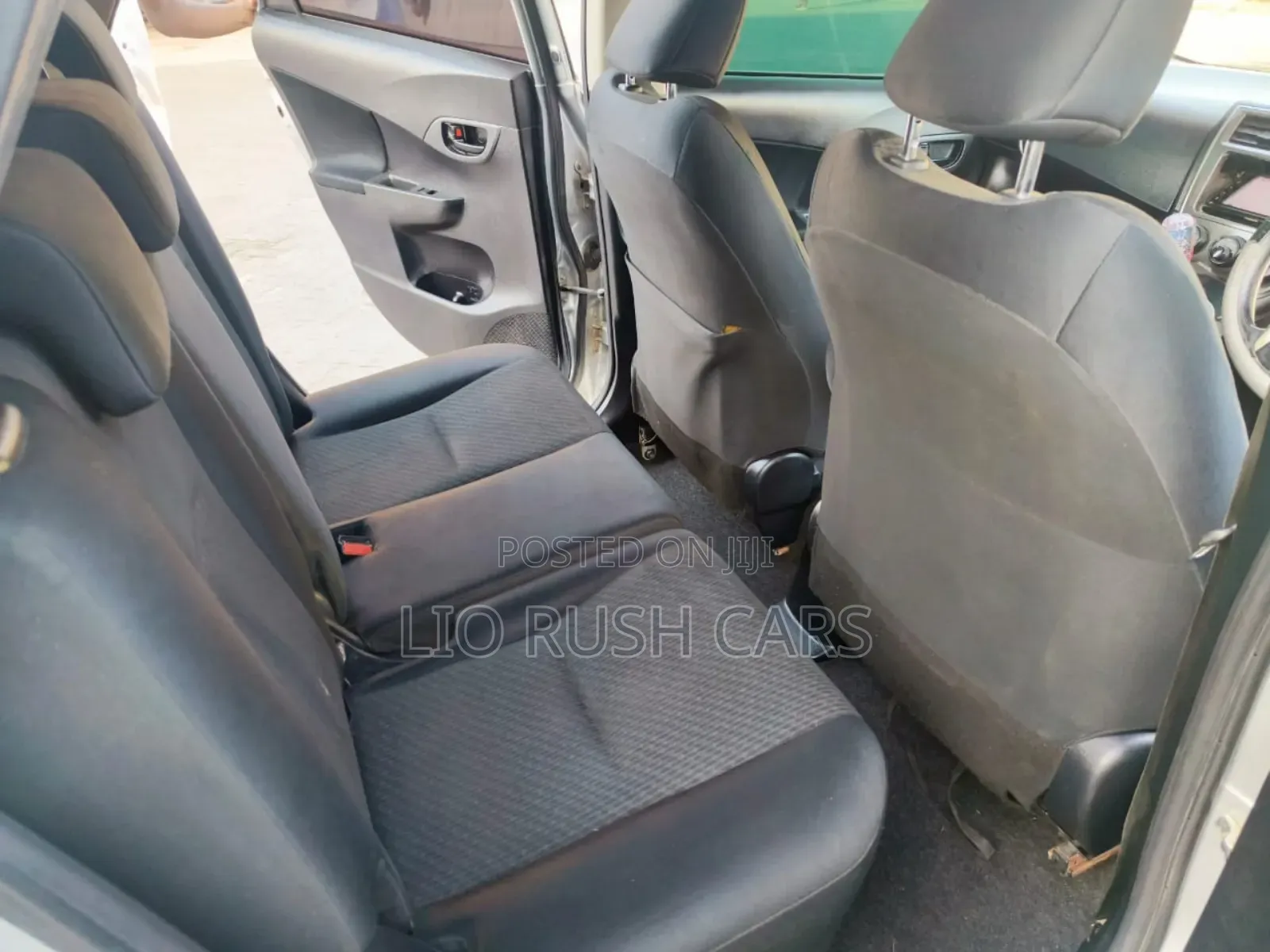 Toyota Ractis 2011 Silver