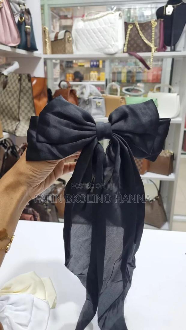 Black Head Bow - main view