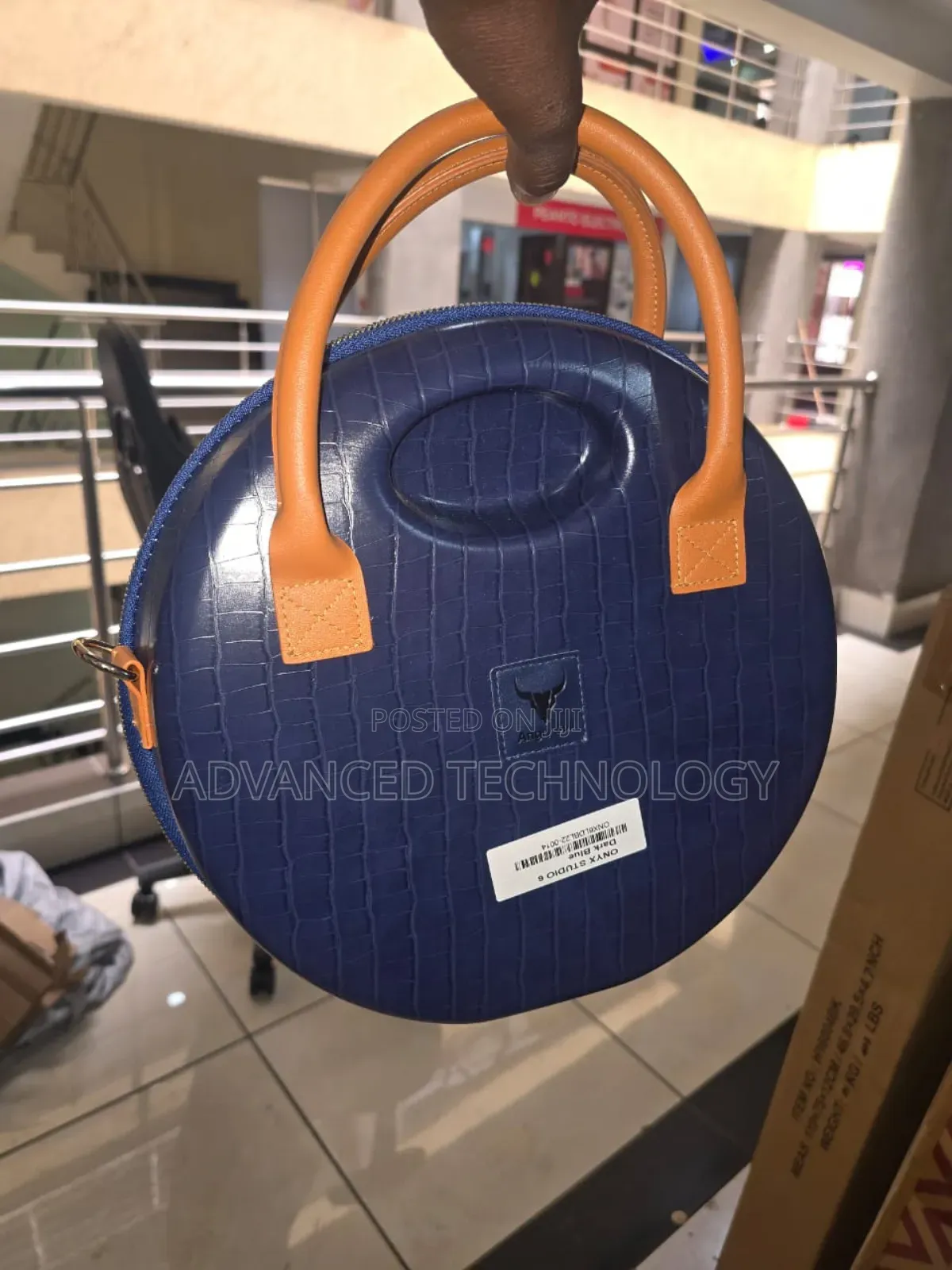 Onyx Studio 6/7/8 Leather Bag