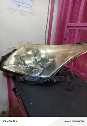 Avensis 2012 Non Zenon Headlights