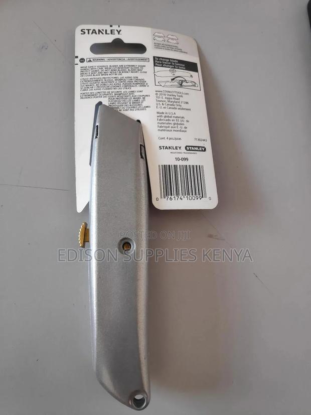 Stanley Utility Knives Classic 99 Retractable + 3 Blades - thumbnail 3