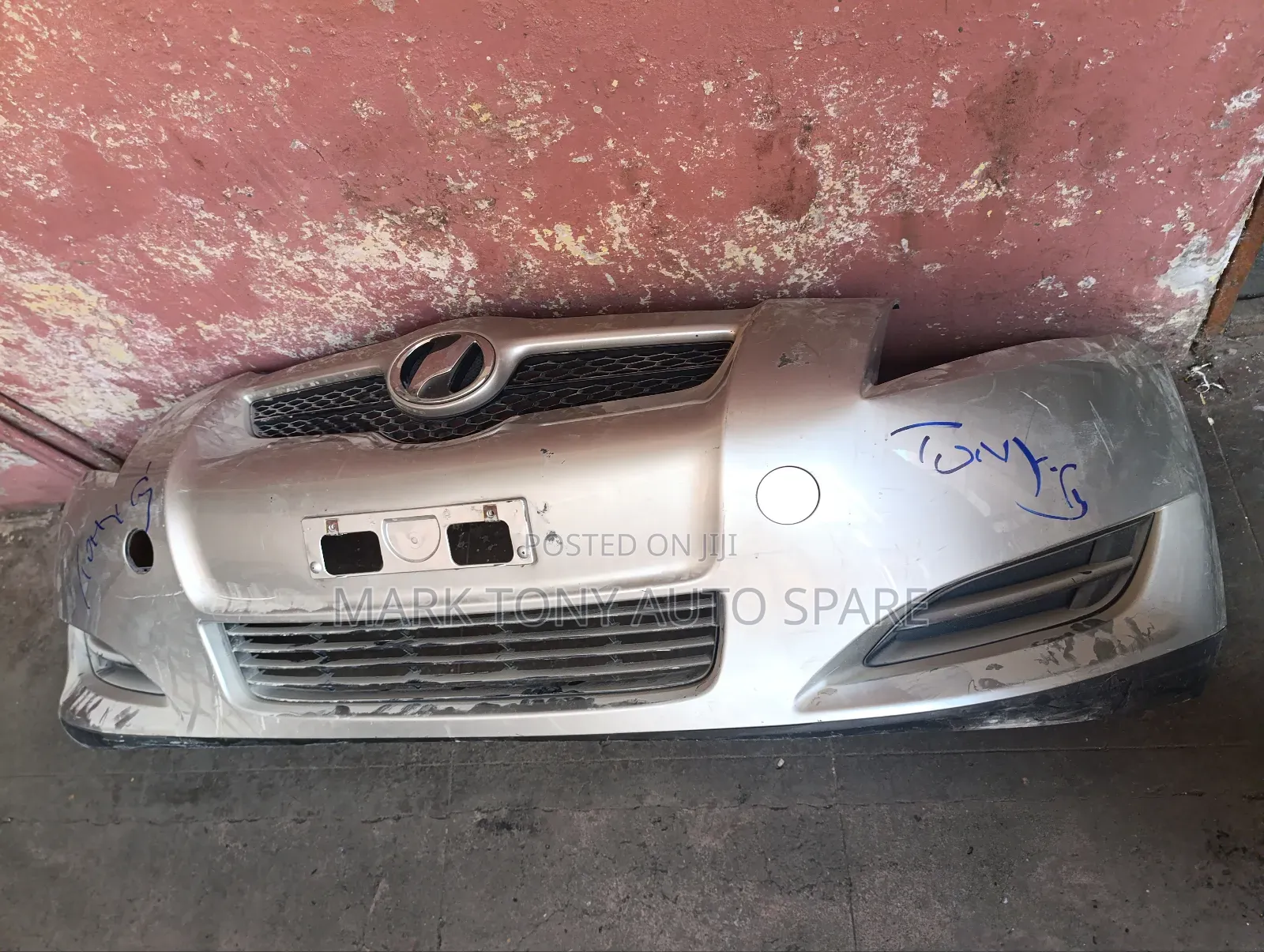 Auris 2005 Front Bumper