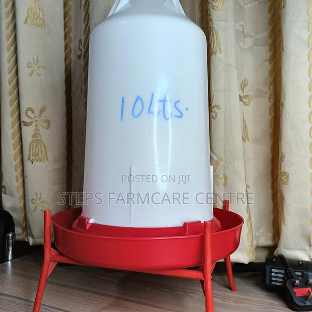 10ltr Plastic Chicken Drinkers With Stand