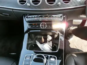 Mercedes-Benz E200 2019 Blue