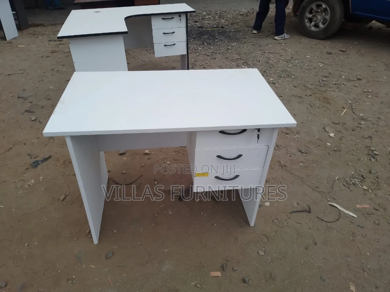 White Office Desk 0.9