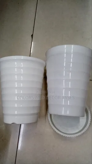 White Hard Spiral Vase