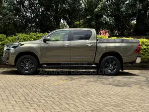 Toyota Hilux 2020 Green
