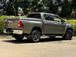 Toyota Hilux 2020 Green